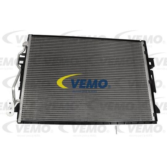 V30-62-1049 - Condenser, air conditioning 