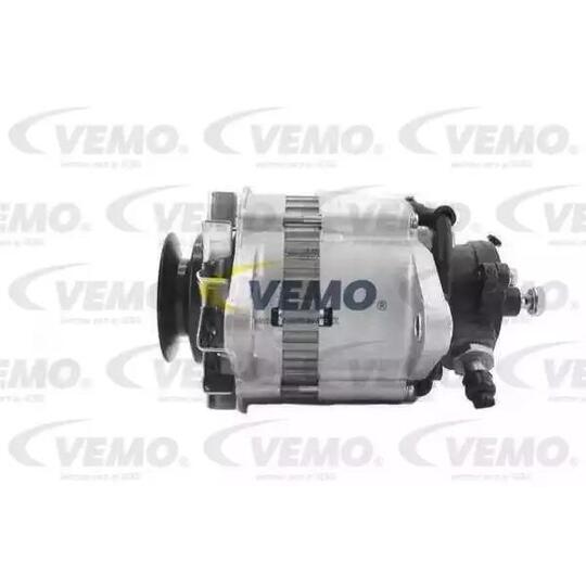 V40-13-64950 - Alternator 