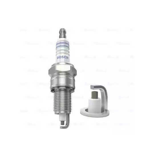 0 242 225 528 - Spark Plug 