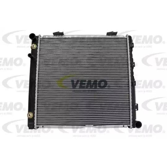 V30-60-1305 - Radiator, engine cooling 