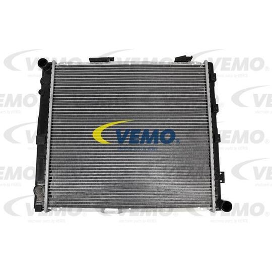 V30-60-1304 - Radiator, engine cooling 