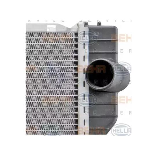 8MK 376 711-681 - Radiaator, mootorijahutus 