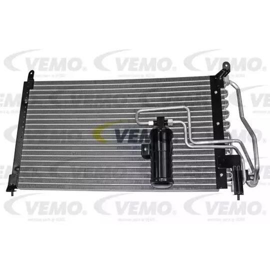 V40-62-0018 - Condenser, air conditioning 