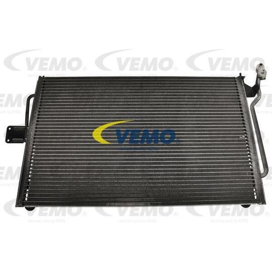V40-62-0001 - Condenser, air conditioning 