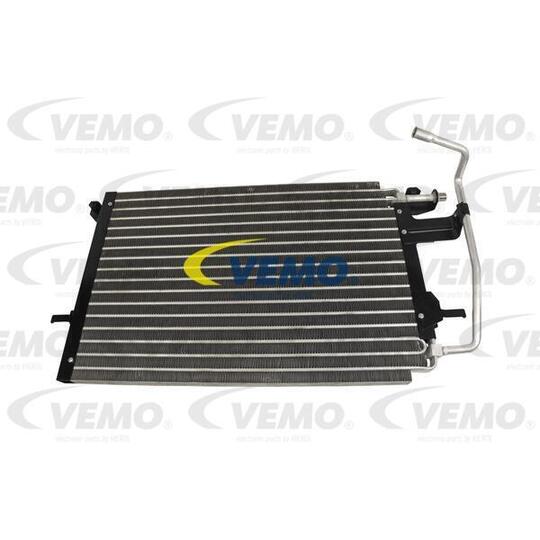 V25-62-0007 - Condenser, air conditioning 