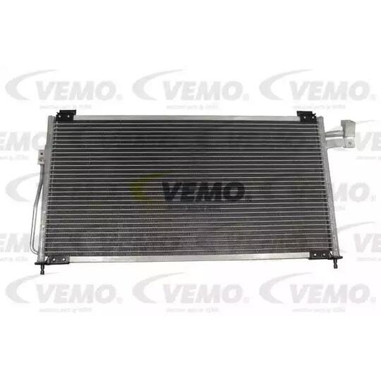 V32-62-0004 - Condenser, air conditioning 