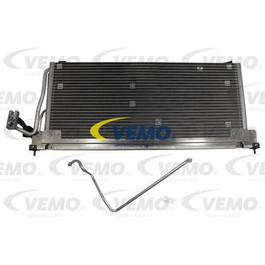 V40-62-0002 - Condenser, air conditioning 
