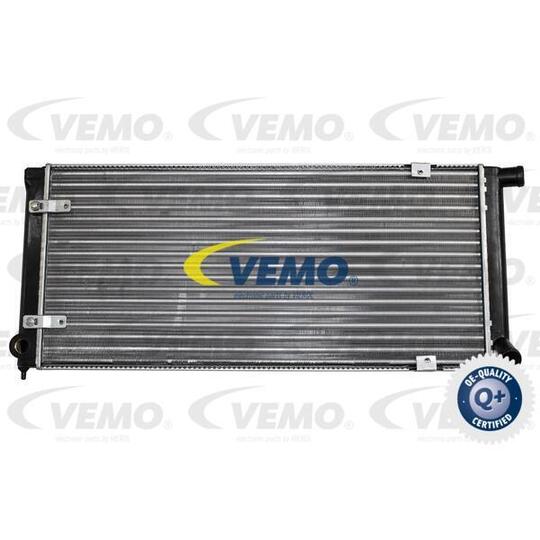 V15-60-5017 - Radiator, engine cooling 
