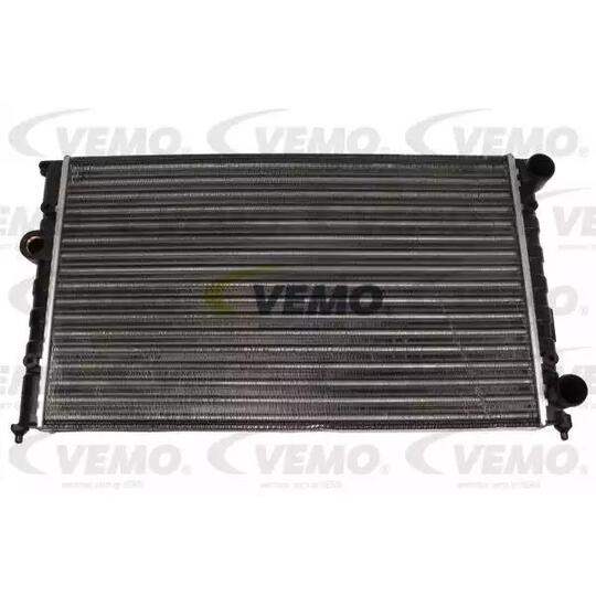 V15-60-5031 - Radiator, engine cooling 