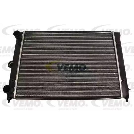 V15-60-5011 - Radiator, engine cooling 