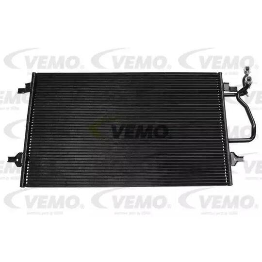 V15-62-1015 - Condenser, air conditioning 