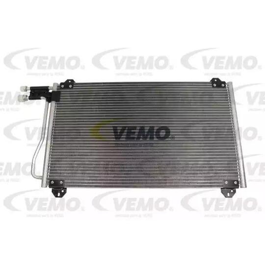 V30-62-1033 - Condenser, air conditioning 