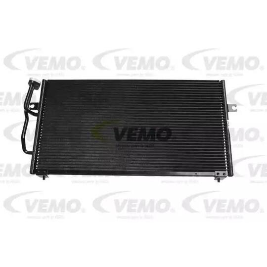 V95-62-0004 - Condenser, air conditioning 