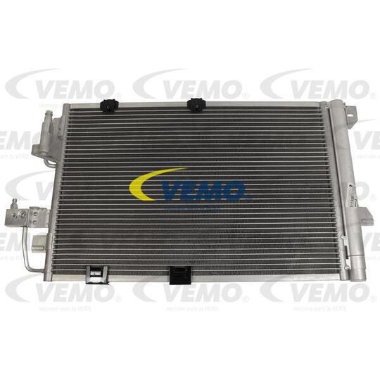 V40-62-0004 - Condenser, air conditioning 