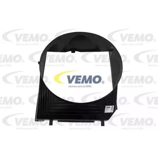 V30-93-1653 - Cowling, radiator fan 
