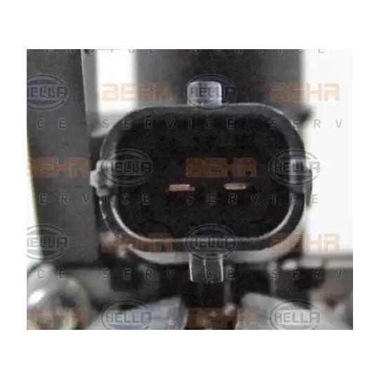 9XL 351 328-641 - Control Valve, coolant 