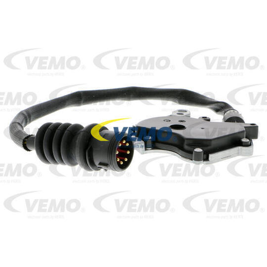 V10-73-0021 - Switch, reverse light 