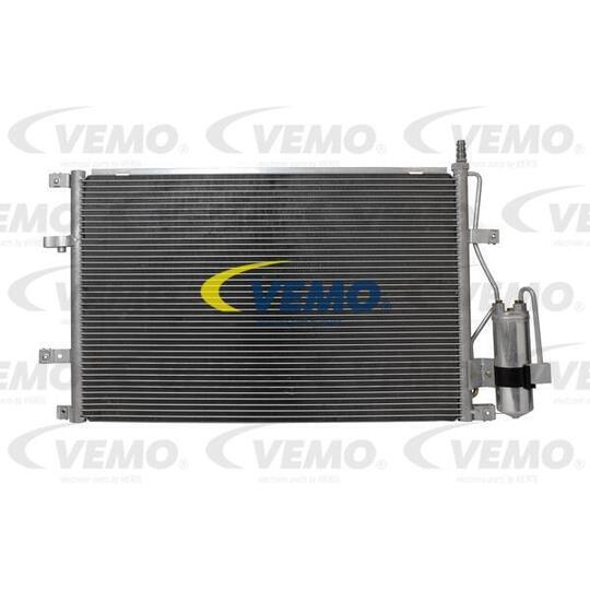 V95-62-0005 - Condenser, air conditioning 