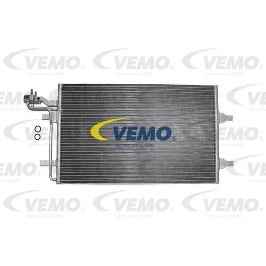 V95-62-0015 - Condenser, air conditioning 