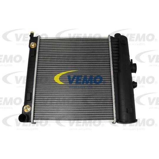 V30-60-1237 - Radiator, engine cooling 