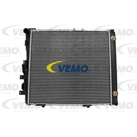 V30-60-1276 - Radiator, engine cooling 