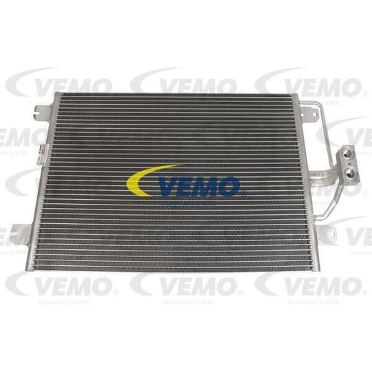 V46-62-0006 - Condenser, air conditioning 