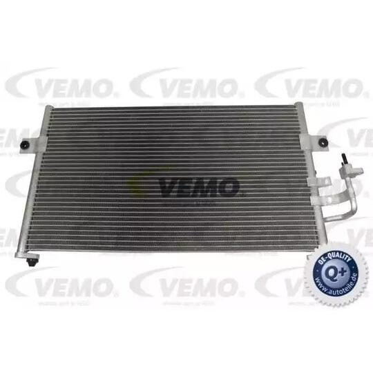 V52-62-0003 - Condenser, air conditioning 