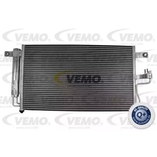 V52-62-0005 - Condenser, air conditioning 