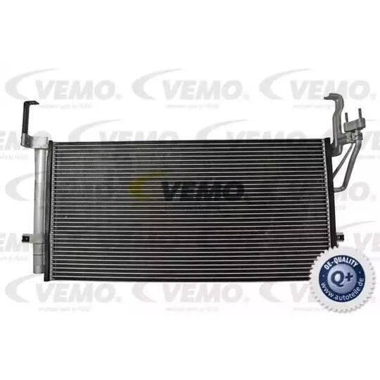 V52-62-0006 - Condenser, air conditioning 