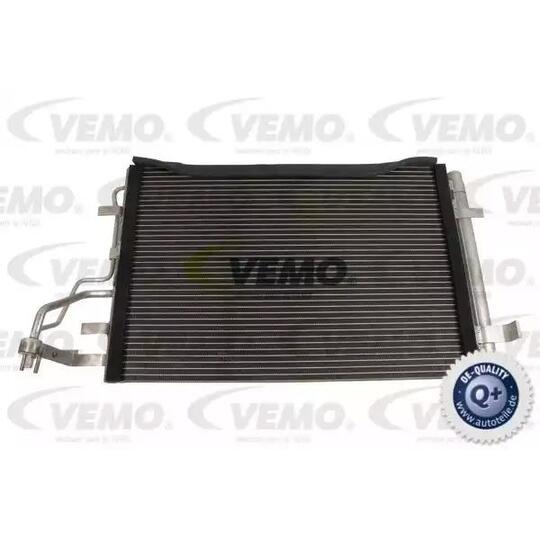 V52-62-0007 - Condenser, air conditioning 