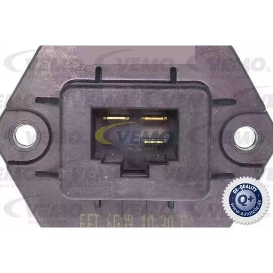 V52-79-0002 - Regulator, passenger compartment fan 