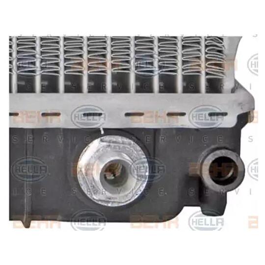 8MK 376 711-581 - Radiaator, mootorijahutus 