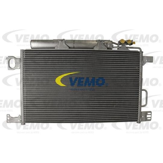 V30-62-1048 - Condenser, air conditioning 