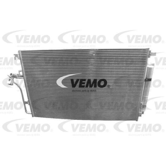V30-62-1039 - Condenser, air conditioning 