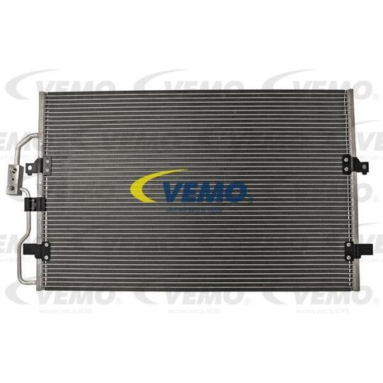 V42-62-0008 - Condenser, air conditioning 