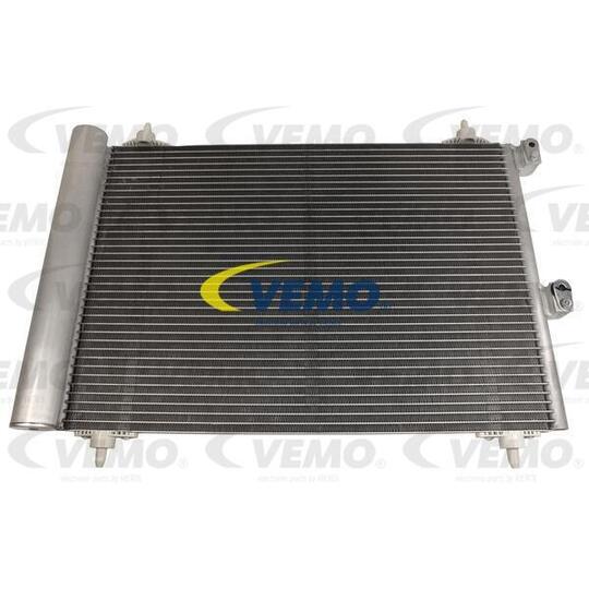 V42-62-0006 - Condenser, air conditioning 