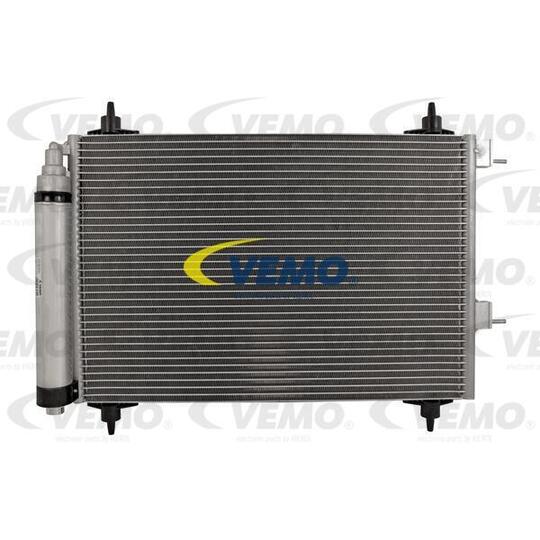 V42-62-0009 - Condenser, air conditioning 
