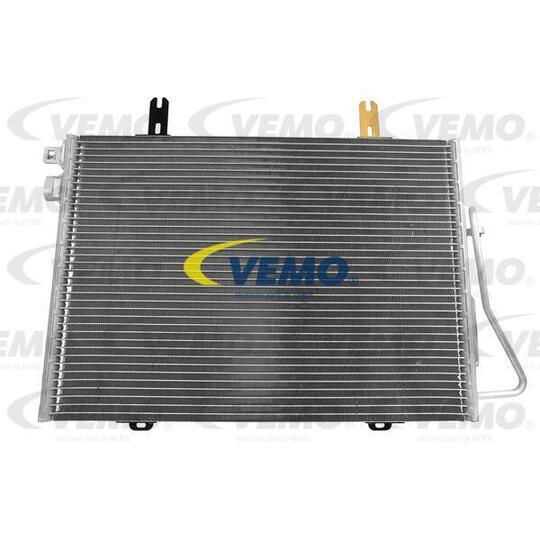 V46-62-0007 - Condenser, air conditioning 