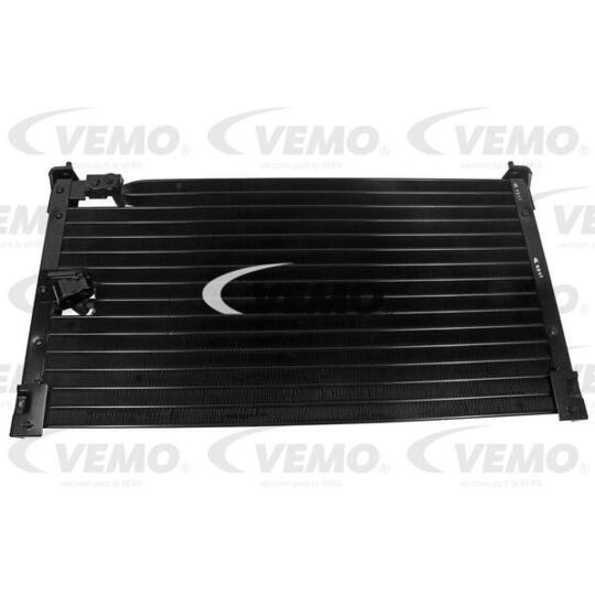 V49-62-0002 - Condenser, air conditioning 