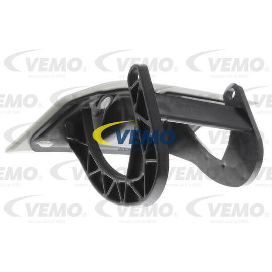 V30-08-0413 - Cover, bumper 