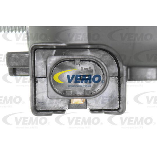 V30-13-50004 - Alternator 