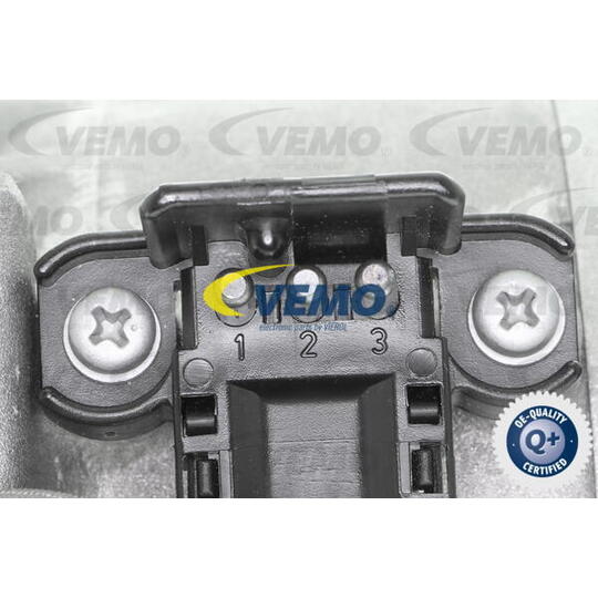 V30-15-0013 - Compressor, air conditioning 