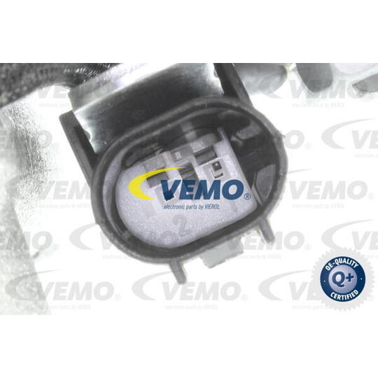 V30-15-0054 - Compressor, air conditioning 