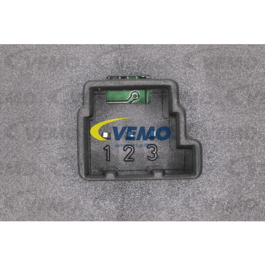 V30-73-0200 - Switch, mirror adjustment 