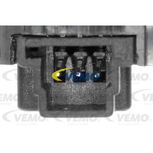 V30-73-0292 - Switch, seat adjustment 