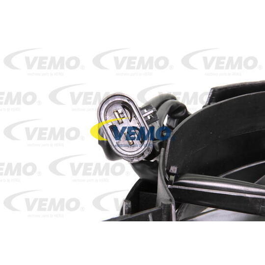 V40-01-1073 - Fan, radiator 