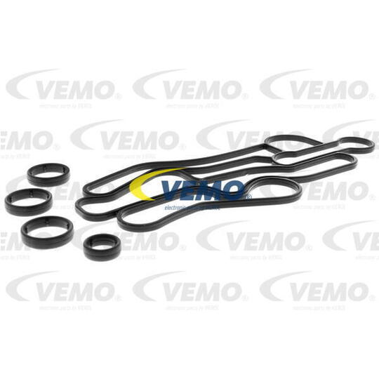 V48-60-0018 - Oil Cooler, engine oil 