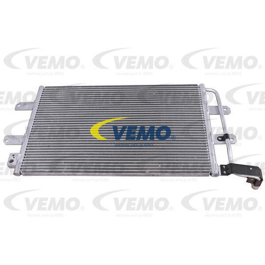 V15-62-1061 - Condenser, air conditioning 