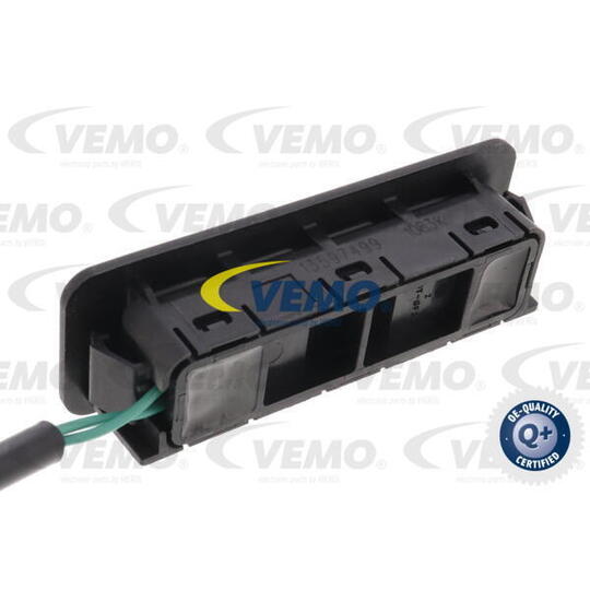 V40-73-0102 - Switch, rear hatch release 