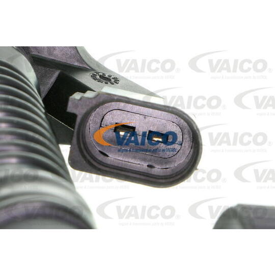 V10-4692 - Hose, crankcase breather 